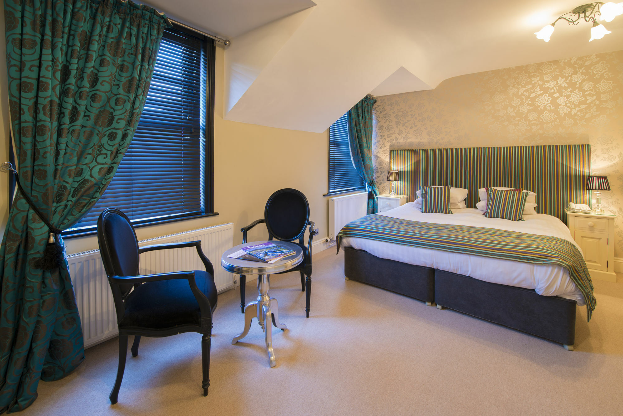 The Grafton Hotell Harrogate Exteriör bild A bedroom at the hotel
